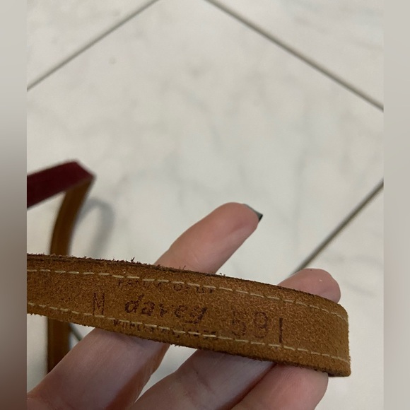 Brown Suede Belt Signed Davey. Gold Tone Twist Closure.  Unisex - Picture 3 of 4